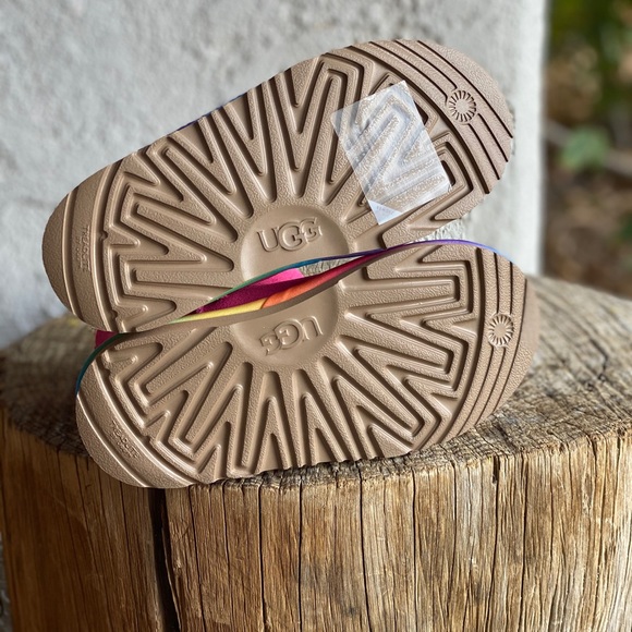 UGG Rainbow Genuine Shearling Lined Boot - Picture 8 of 11